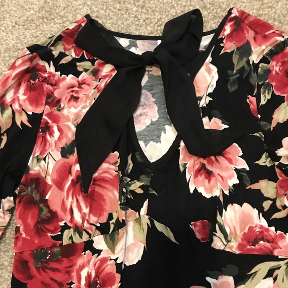 Floral dress with bell sleeves 💃🏻 - Picture 2 of 3